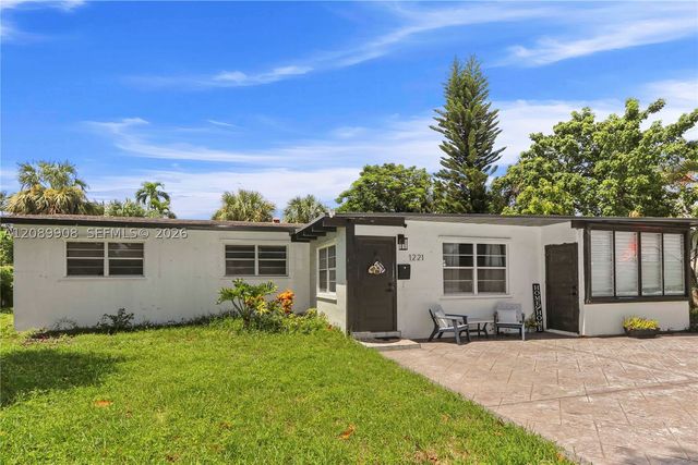 1221 NE 26th Ave, Pompano Beach, FL 33062