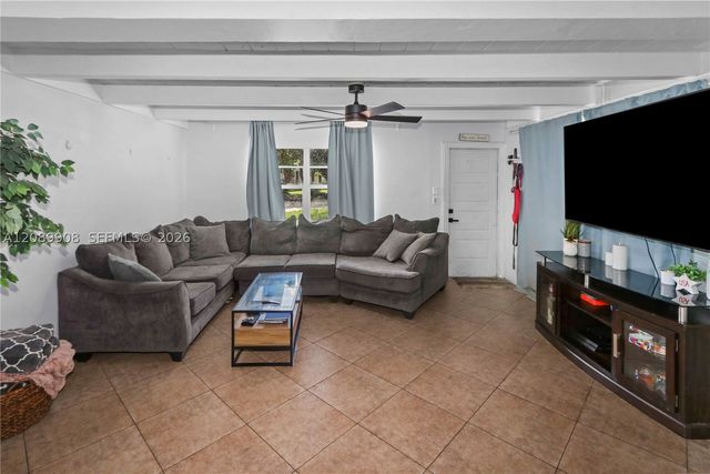 1221 NE 26th Ave, Pompano Beach, FL 33062
