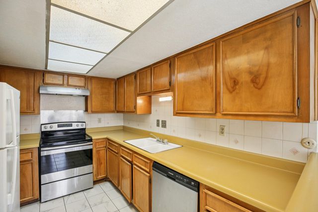 8379 La Roche Lane, Houston, TX 77036