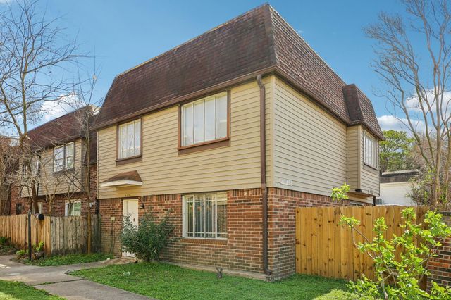 8379 La Roche Lane, Houston, TX 77036