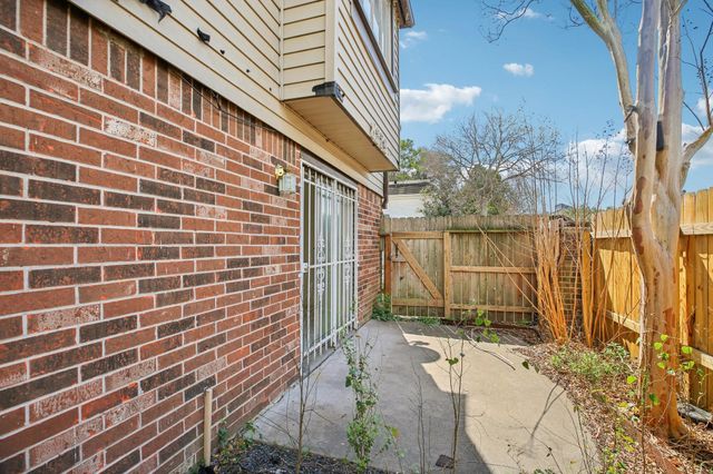 8379 La Roche Lane, Houston, TX 77036