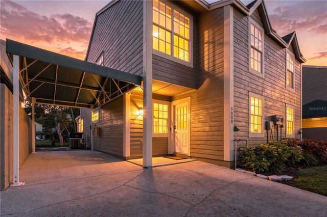 9020 LAKE PLACE LANE 9020, Tampa, FL 33634