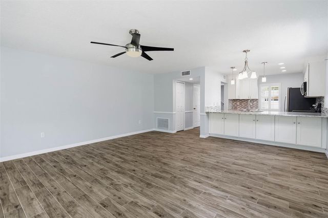 9020 LAKE PLACE LANE 9020, Tampa, FL 33634