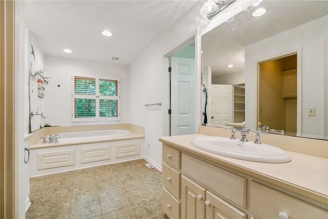 208 Oak Hollow Court, Seneca, SC 29672