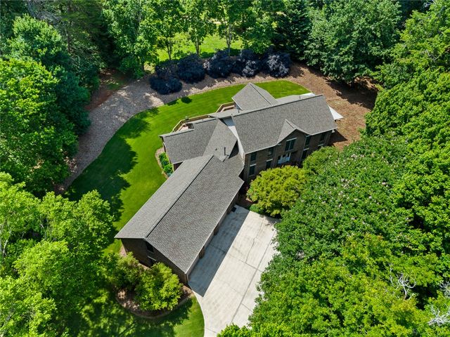 208 Oak Hollow Court, Seneca, SC 29672