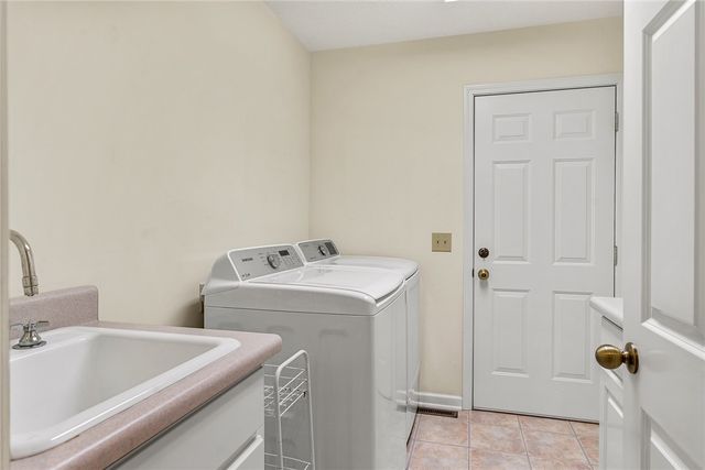 208 Oak Hollow Court, Seneca, SC 29672