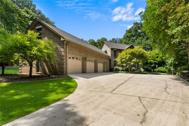 208 Oak Hollow Court, Seneca, SC 29672