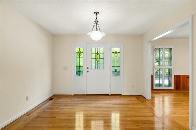 208 Oak Hollow Court, Seneca, SC 29672