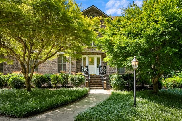 208 Oak Hollow Court, Seneca, SC 29672