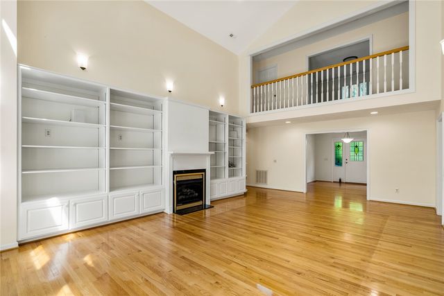 208 Oak Hollow Court, Seneca, SC 29672