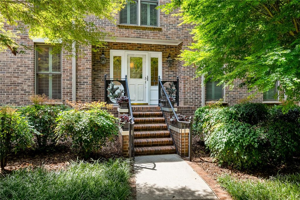 208 Oak Hollow Court, Seneca, SC 29672