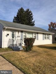 1045 ASHTON AVE, Beverly, NJ 08010