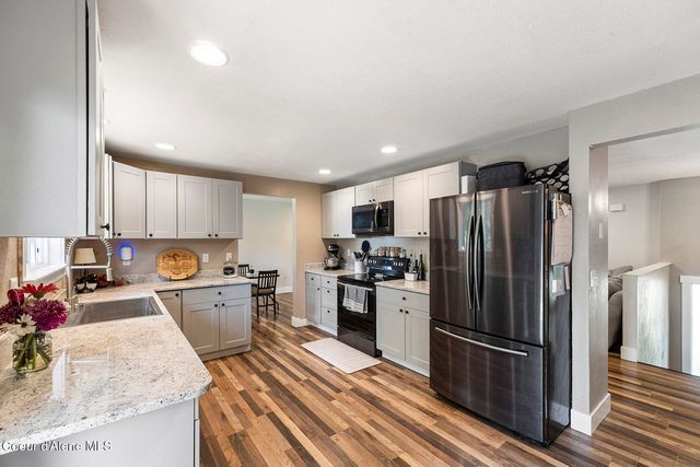 109 E Alvis RD, Hayden, ID 83835