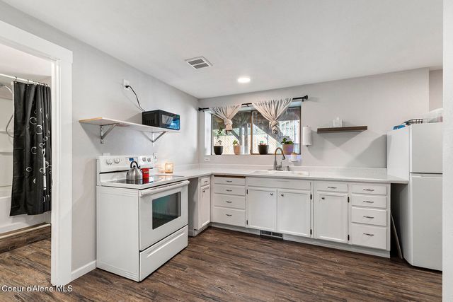 109 E Alvis RD, Hayden, ID 83835