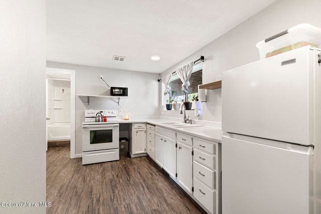 109 E Alvis RD, Hayden, ID 83835