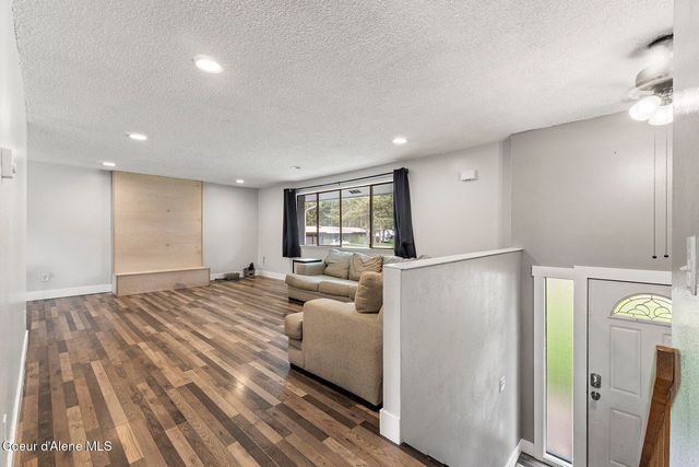 109 E Alvis RD, Hayden, ID 83835