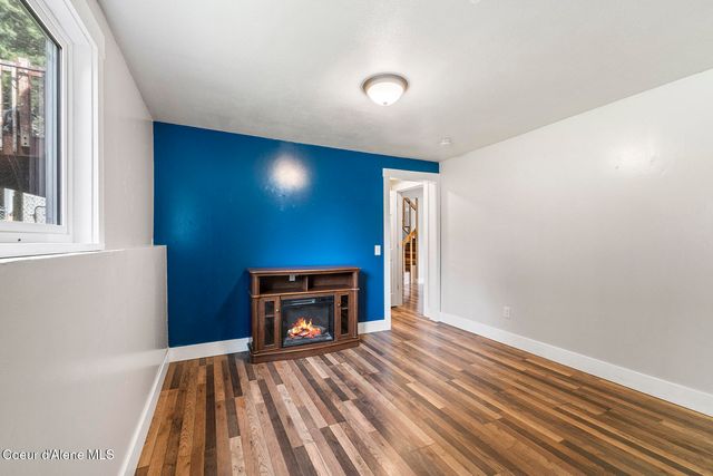 109 E Alvis RD, Hayden, ID 83835