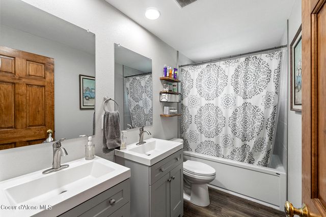 109 E Alvis RD, Hayden, ID 83835