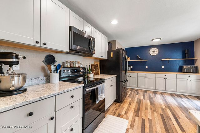 109 E Alvis RD, Hayden, ID 83835