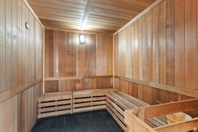 1920 E RODEO WALK DR DR, Holladay, UT 84117