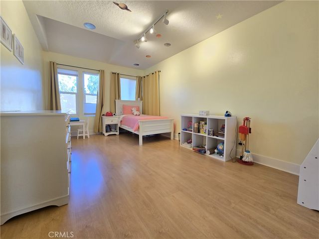 1 Whispering Wind, Irvine, CA 92614