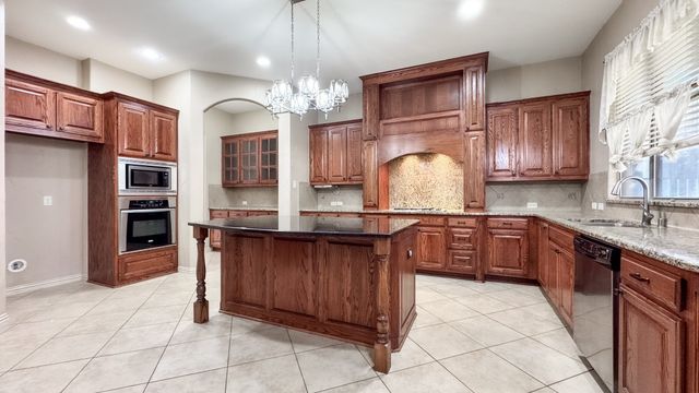 6812 Sail Away Place, Grand Prairie, TX 75054