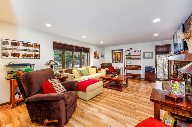 7 Bay Colony Drive, Pittsford, NY 14534