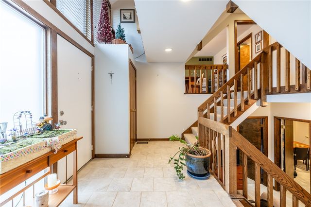 7 Bay Colony Drive, Pittsford, NY 14534