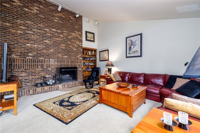 7 Bay Colony Drive, Pittsford, NY 14534