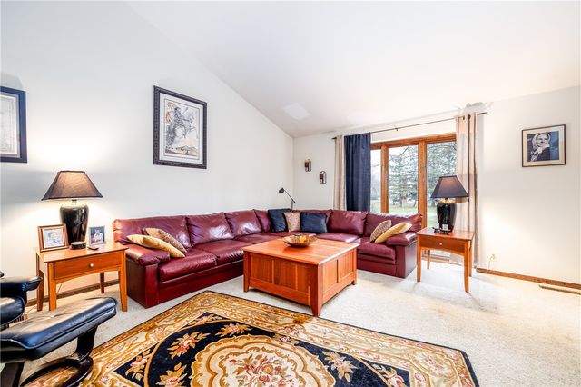 7 Bay Colony Drive, Pittsford, NY 14534