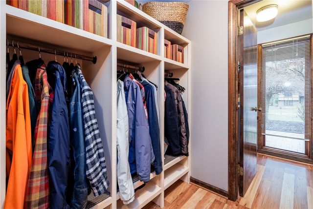 7 Bay Colony Drive, Pittsford, NY 14534