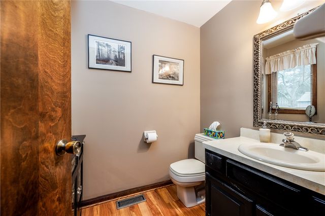 7 Bay Colony Drive, Pittsford, NY 14534