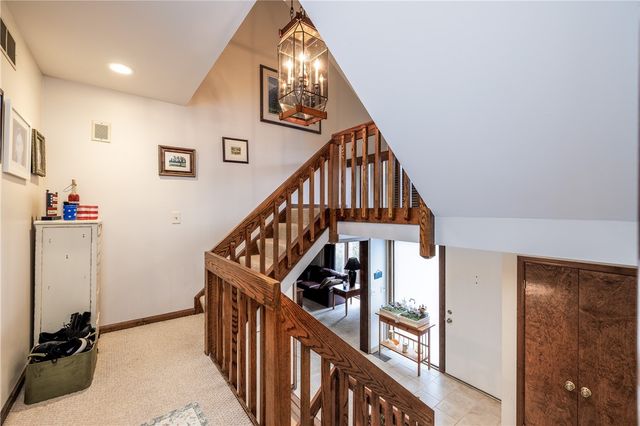 7 Bay Colony Drive, Pittsford, NY 14534