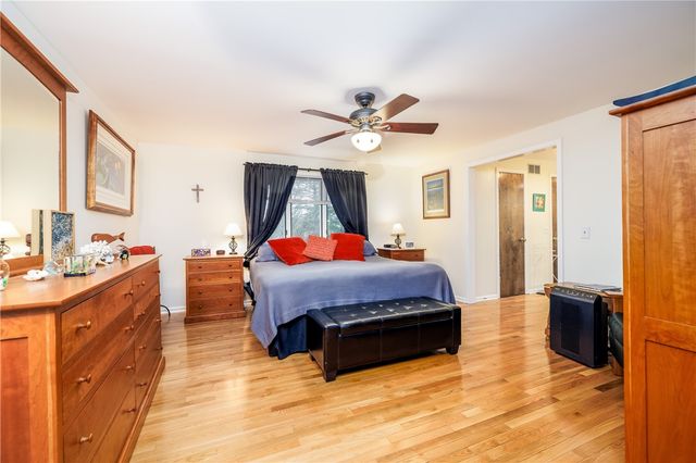 7 Bay Colony Drive, Pittsford, NY 14534