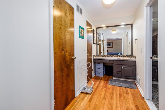 7 Bay Colony Drive, Pittsford, NY 14534