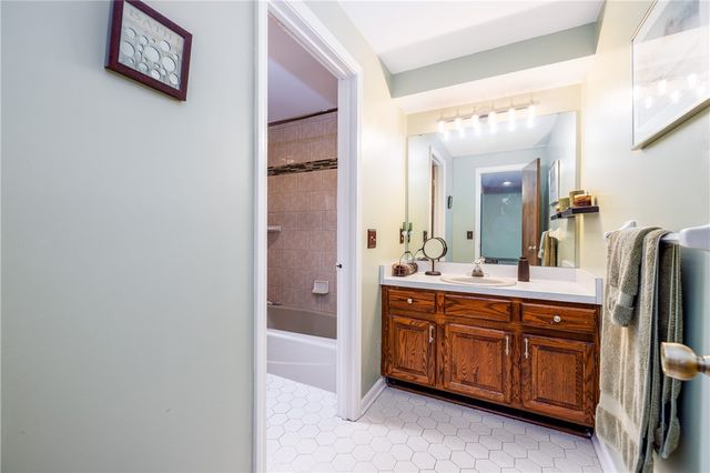 7 Bay Colony Drive, Pittsford, NY 14534