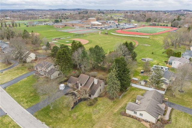 7 Bay Colony Drive, Pittsford, NY 14534