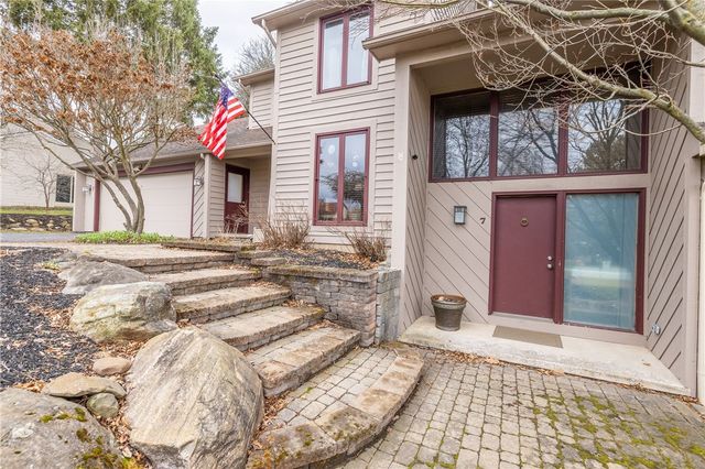 7 Bay Colony Drive, Pittsford, NY 14534