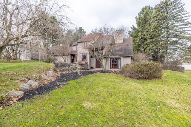 7 Bay Colony Drive, Pittsford, NY 14534