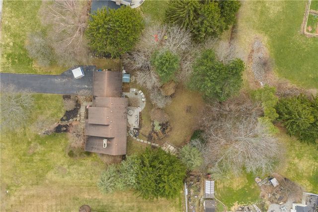 7 Bay Colony Drive, Pittsford, NY 14534