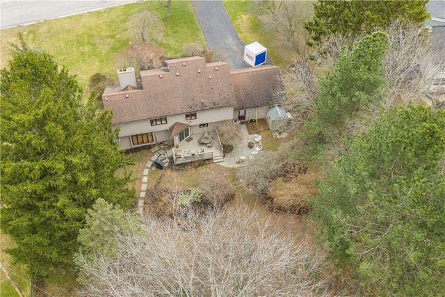 7 Bay Colony Drive, Pittsford, NY 14534