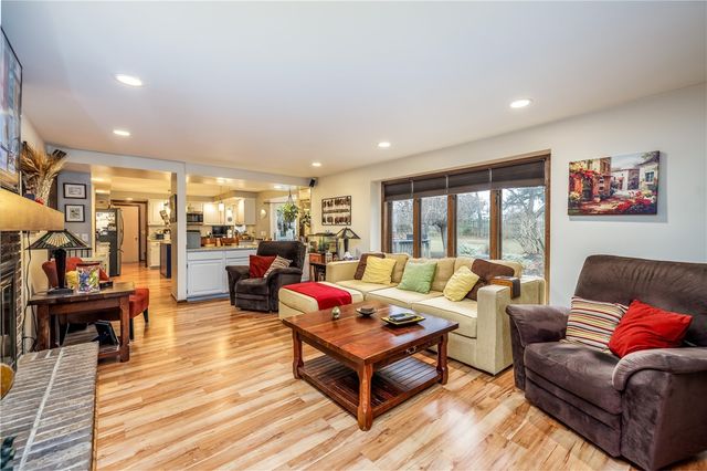 7 Bay Colony Drive, Pittsford, NY 14534