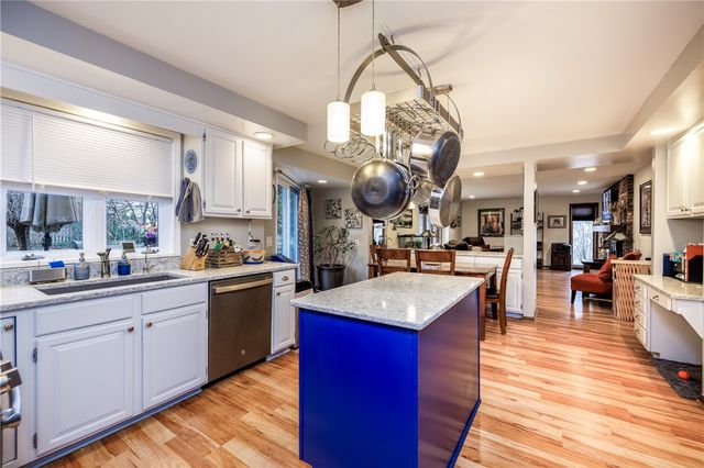 7 Bay Colony Drive, Pittsford, NY 14534