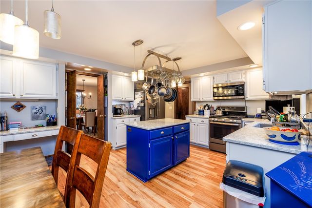 7 Bay Colony Drive, Pittsford, NY 14534