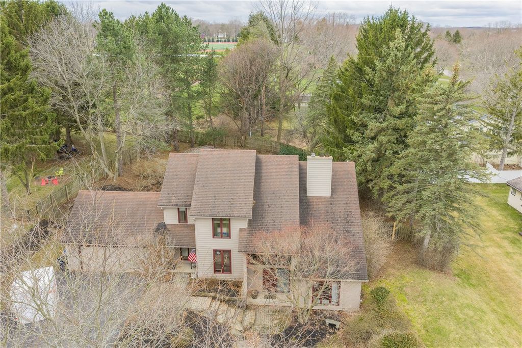 7 Bay Colony Drive, Pittsford, NY 14534