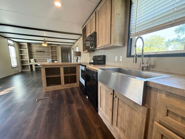 104 N Sinclair Avenue, Kerens, TX 75144