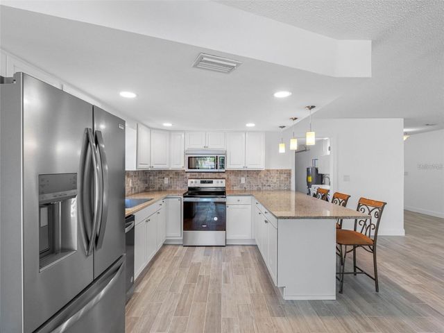 562 JOHNS PASS AVENUE, Madeira Beach, FL 33708