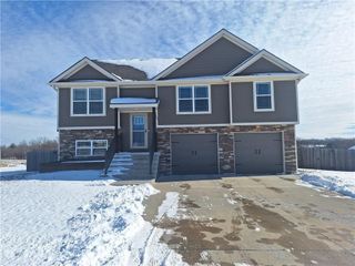 101 Lisa Avenue, Lathrop, MO 64465