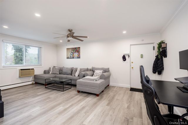 200 Merrick Road F, Amityville, NY 11701