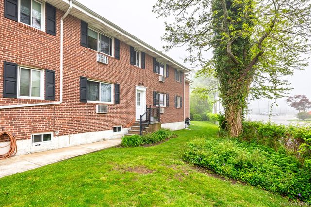 200 Merrick Road F, Amityville, NY 11701
